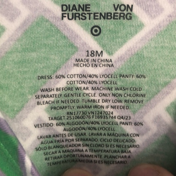 Diane Von Furstenberg Patterned Wrap Dress. Classic Style. Green/Lilac. SZ 18M. - Picture 9 of 9